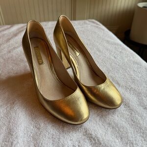 Louise et Cie Gold Women's Pumps, Size 6